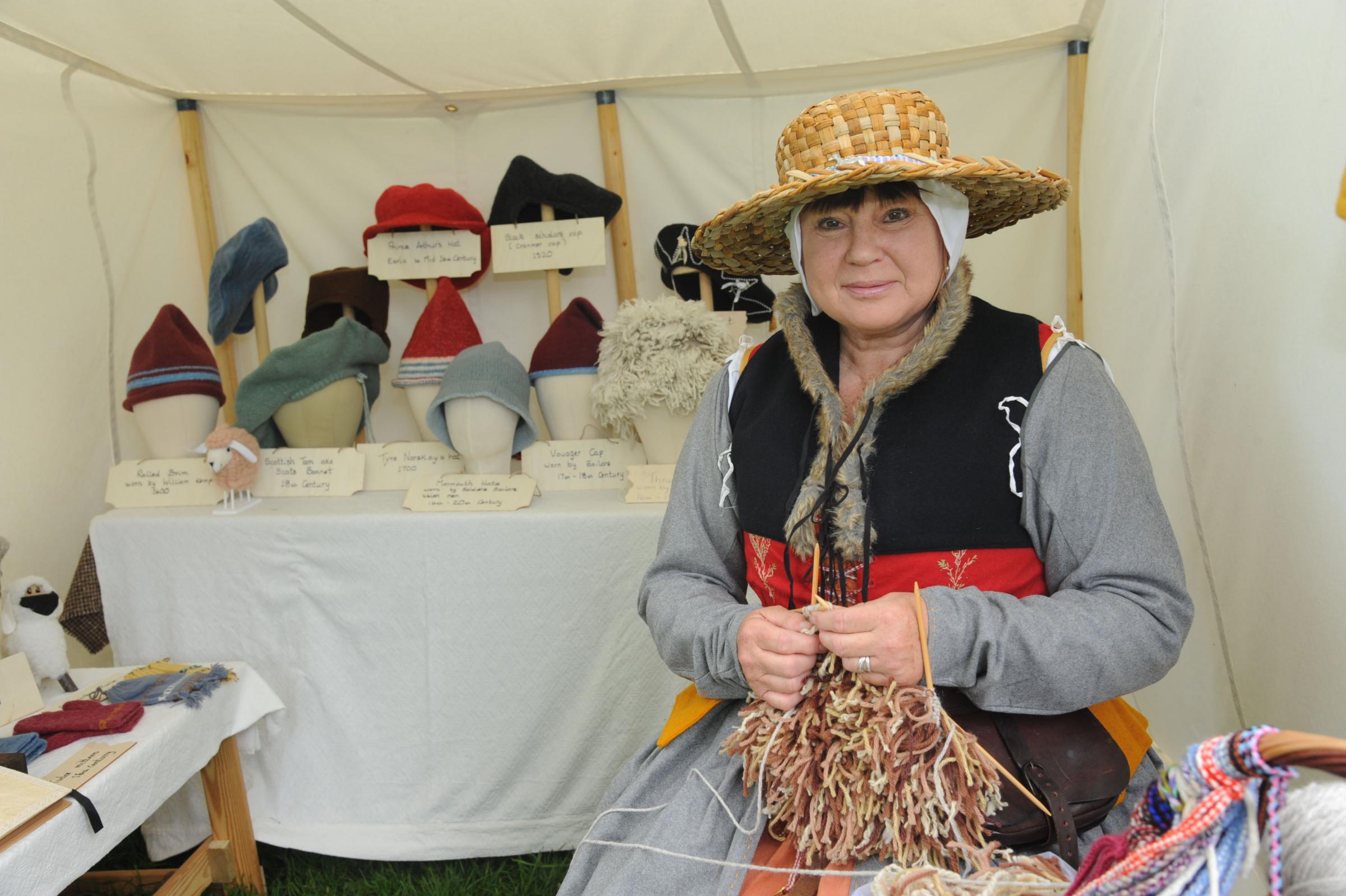 English Civil War re enactment. Knitter Julie Walker making a thrum hat worn by sailors using her skills she researched from the civil war era Photo Trevor Porter 67552 2a